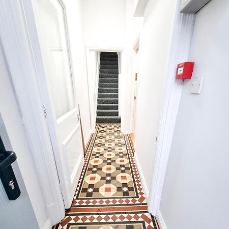 Stunning Flat Close To Beach Swansea Eksteriør billede