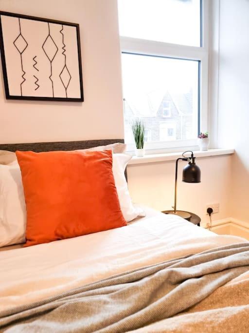 Stunning Flat Close To Beach Swansea Eksteriør billede