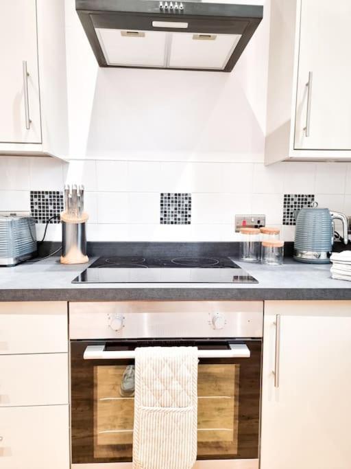 Stunning Flat Close To Beach Swansea Eksteriør billede