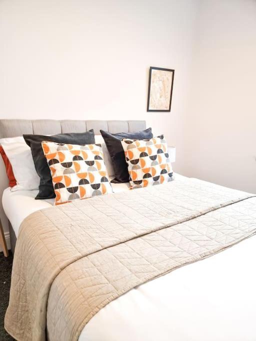 Stunning Flat Close To Beach Swansea Eksteriør billede