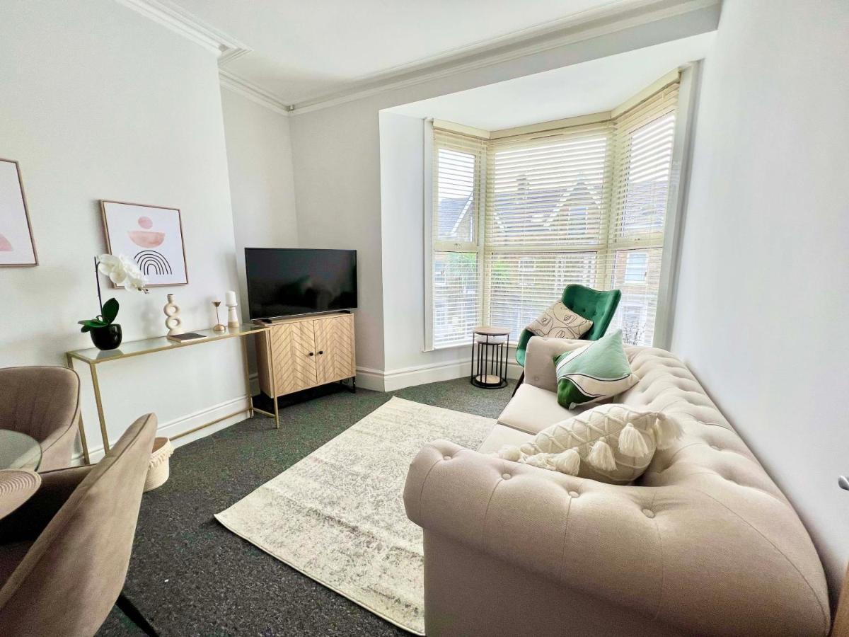 Stunning Flat Close To Beach Swansea Eksteriør billede